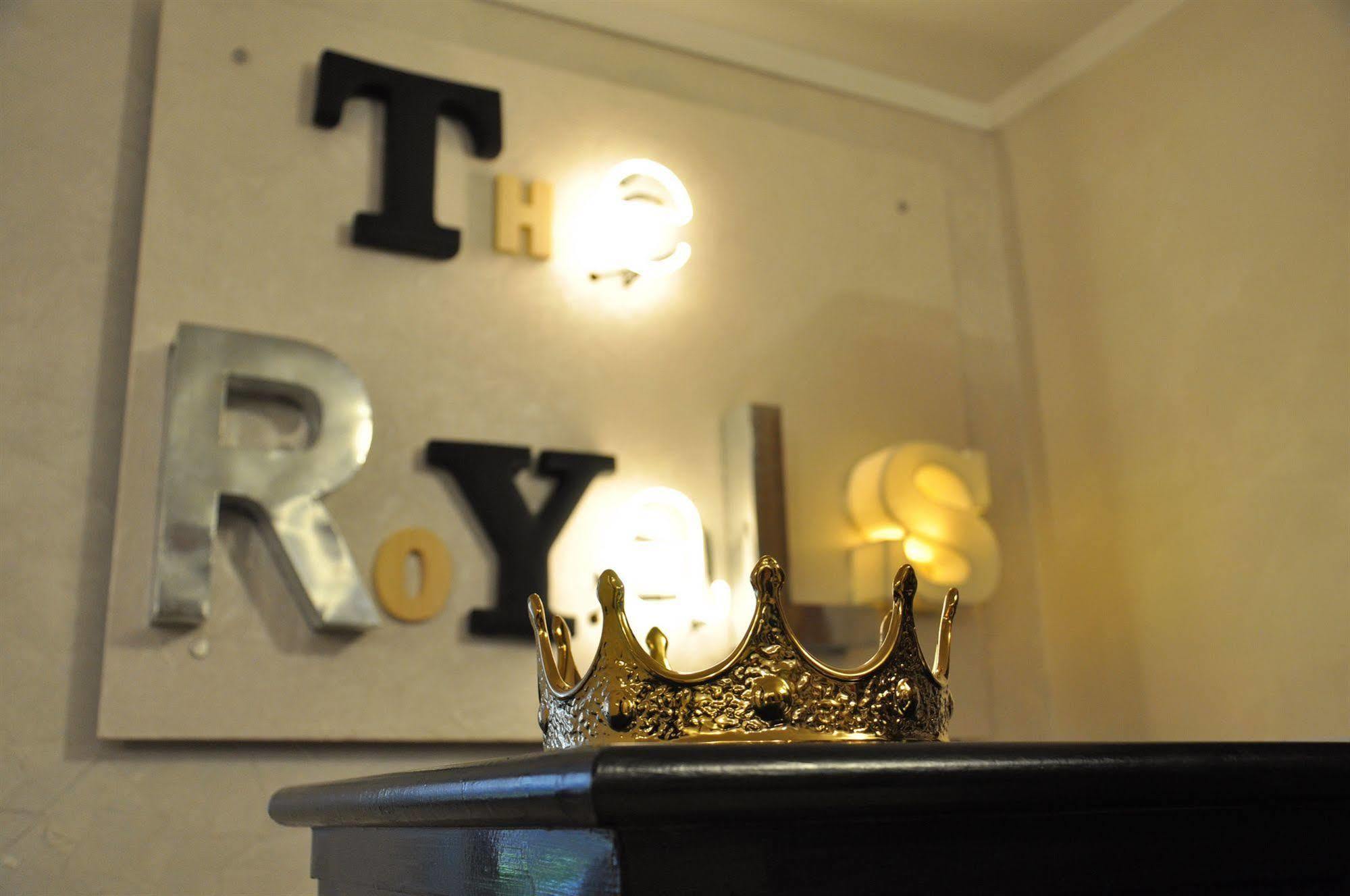 The Royals Experience Bed & Breakfast เนเปิลส์ ภายนอก รูปภาพ